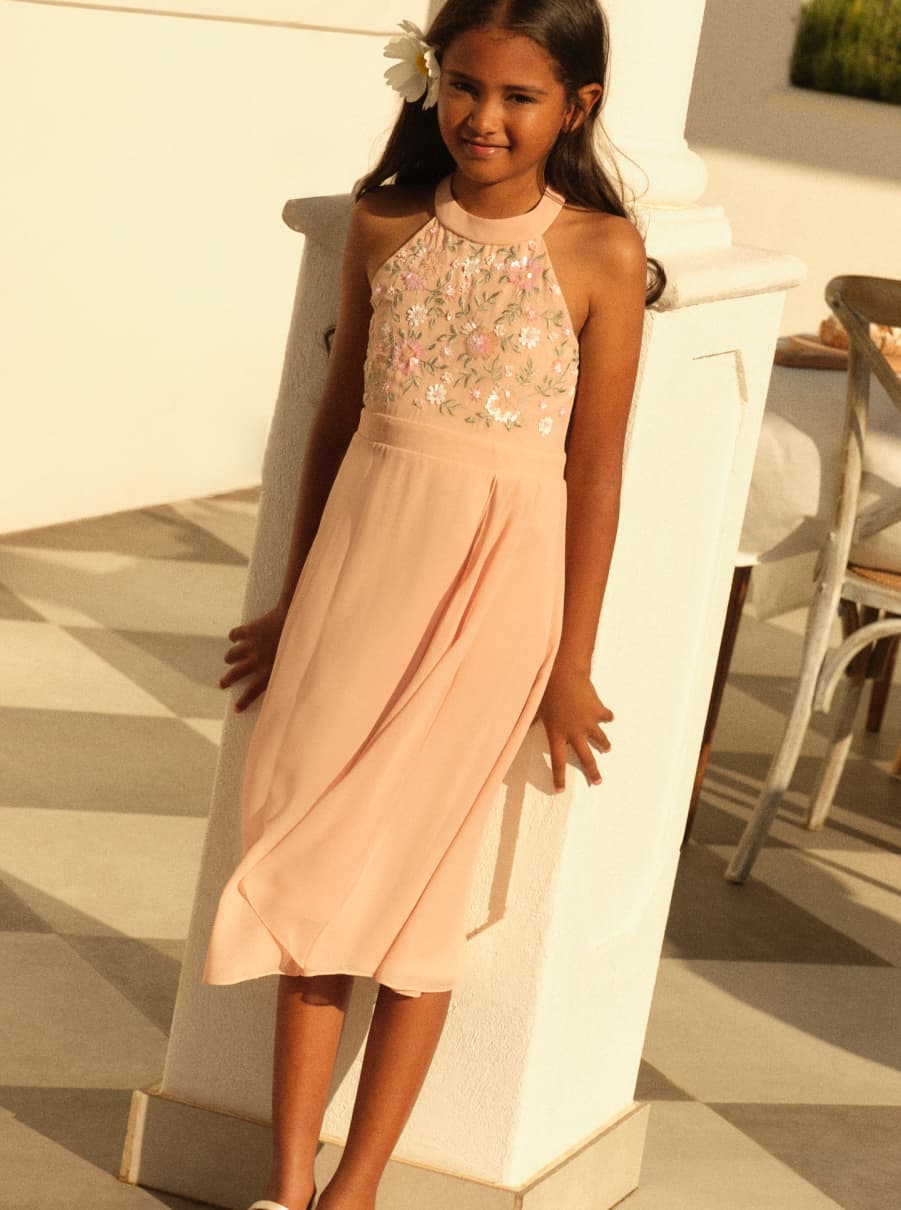 Святковий одяг для дівчат